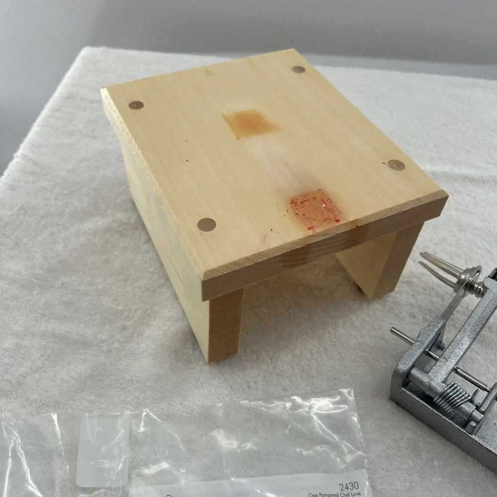 The Pampered Chef Apple Peeler Corer Slicer With Wooden Stand SEE INFO